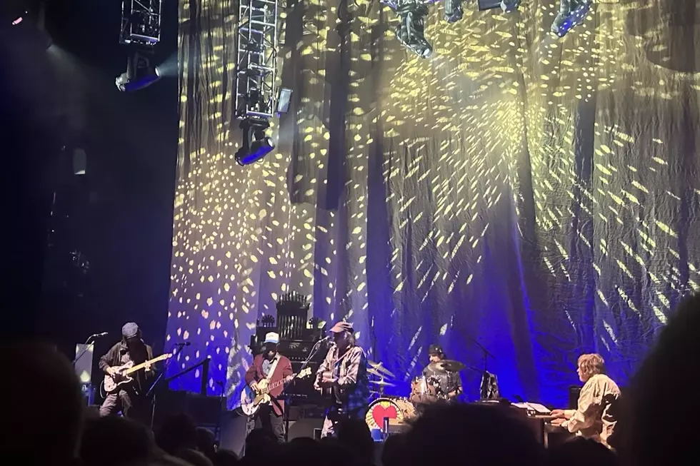 Neil Young Plays Rare Theater Show: Review and Set List