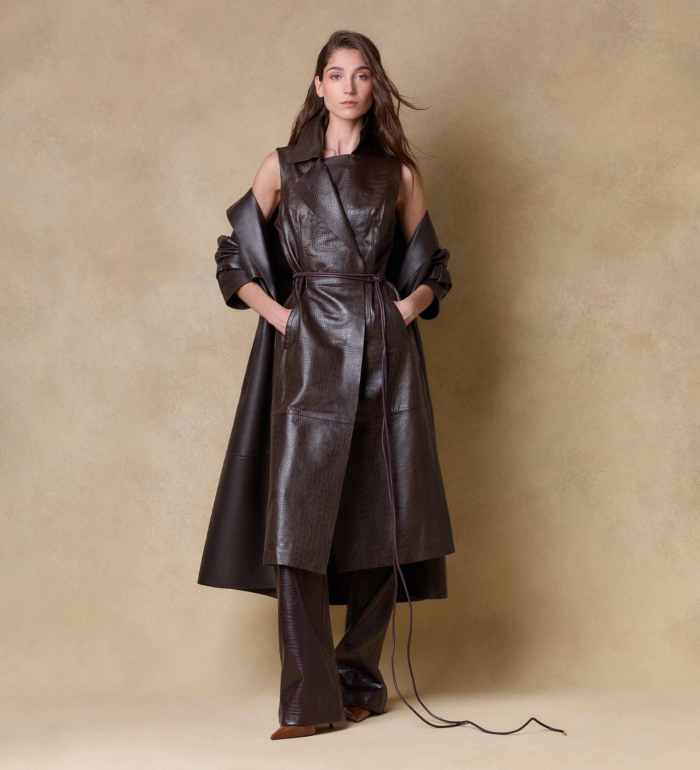 Chaleco de piel grabada