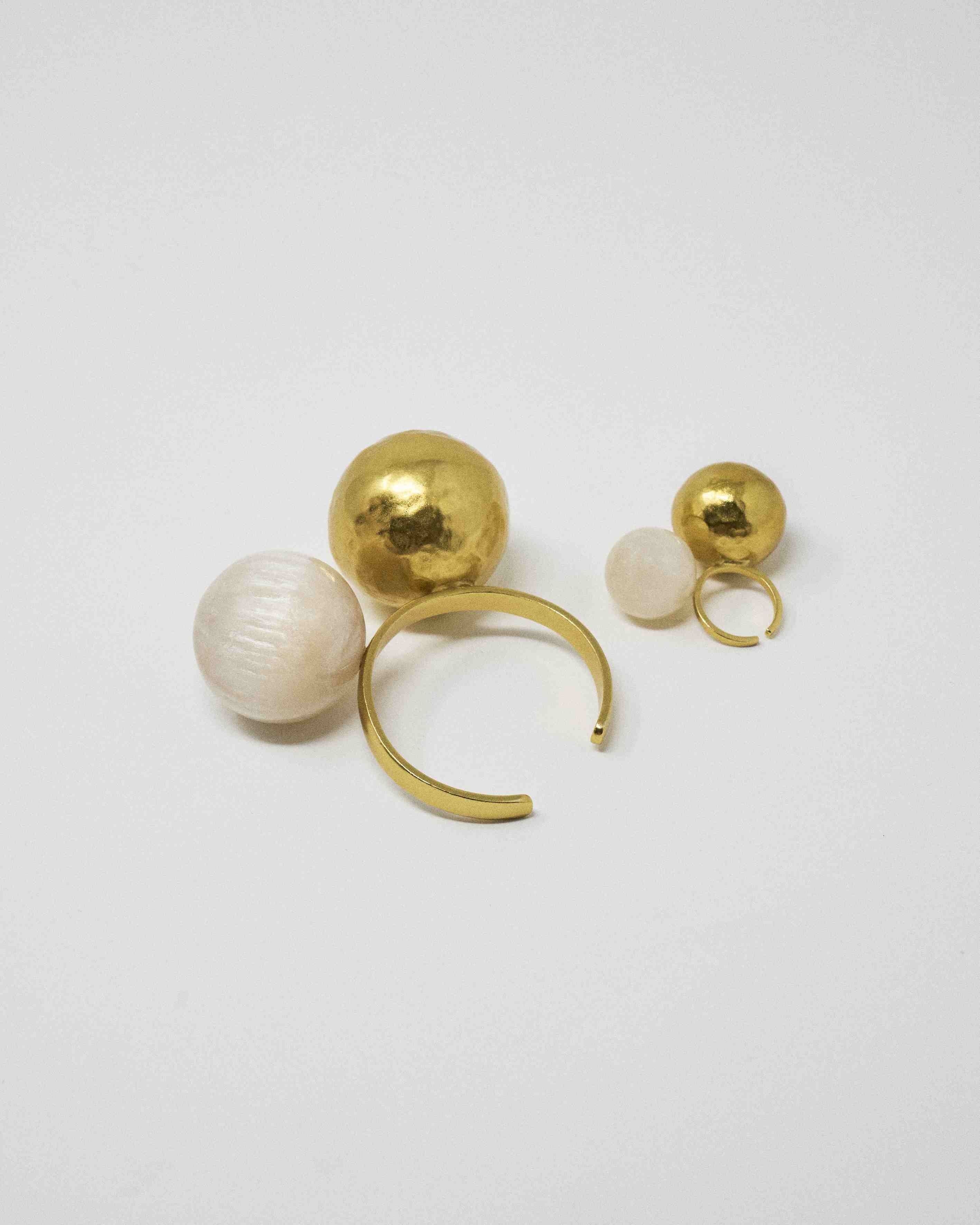 Pulsera dorada bolas